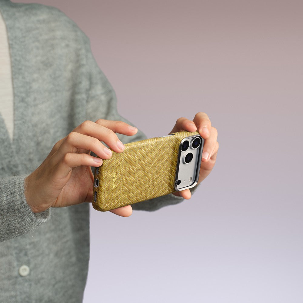 iPhone 18 Pro Max Kılıf M-safe Şarj Özellikli Aramid Karbon Fiber Pitaka Wind Over Wheat Serisi Kılıf
