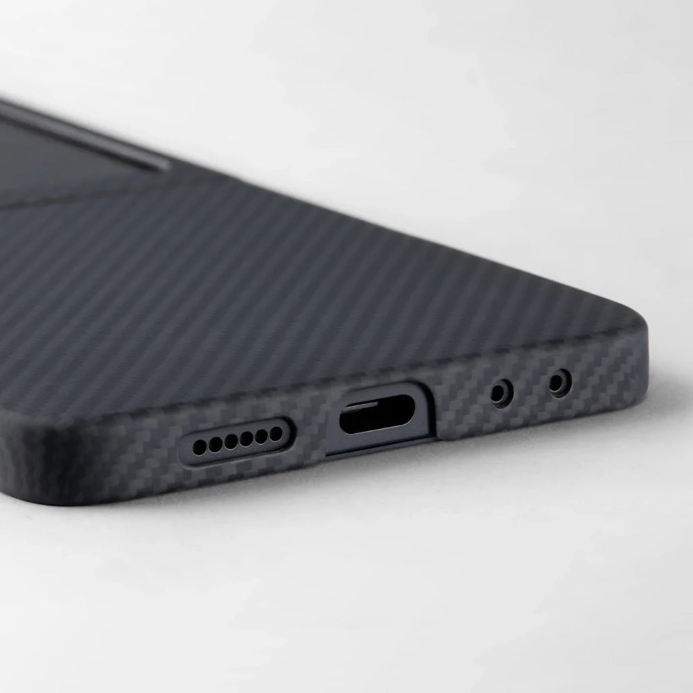 Galaxy Z Flip 7 Kılıf M-safe Şarj Özellikli 600D Aramid Karbon Fiber Pitaka Ultra-Slim Classic Serisi Black-Grey Twill Kılıf