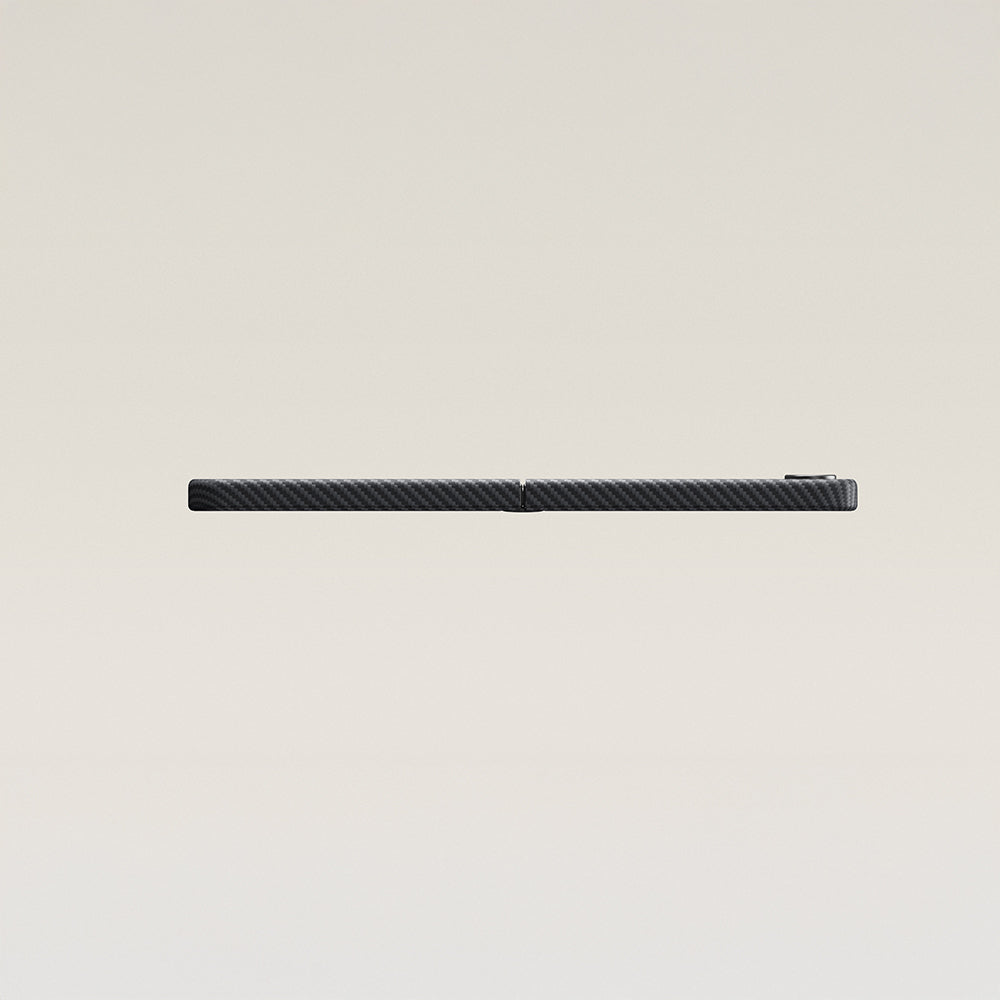 Galaxy Z Flip 7 Kılıf M-safe Şarj Özellikli 600D Aramid Karbon Fiber Pitaka Ultra-Slim Classic Serisi Black-Grey Twill Kılıf