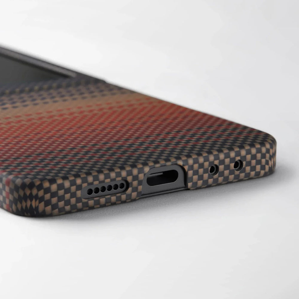 Galaxy Z Flip 7 Kılıf M-safe Şarj Özellikli Aramid Karbon Fiber Pitaka Tactile Woven Sunset-Moonrise Serisi Kılıf