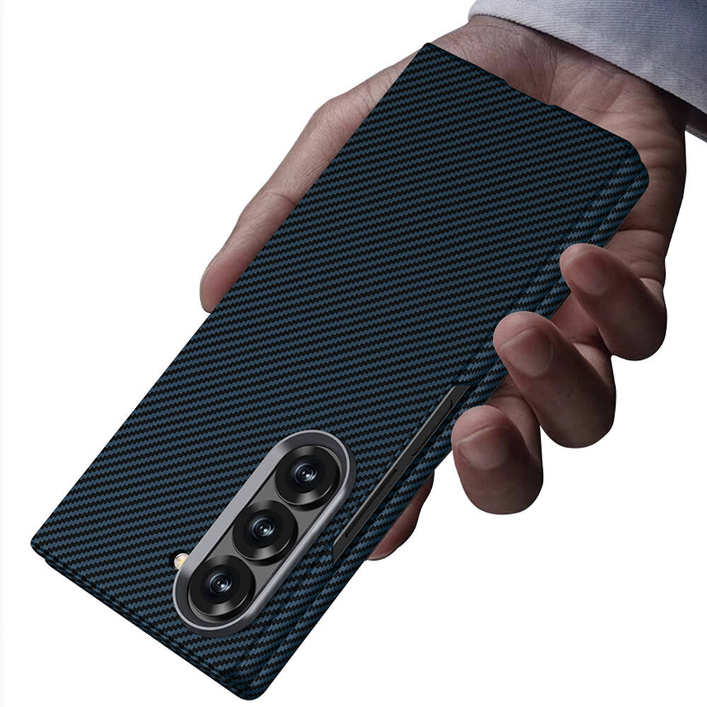 Galaxy Z Fold 6 Kılıf Kamera Korumalı Karbon Fiber Tasarımlı Arka Yüzey Zore Kıpta Karbon Kılıf