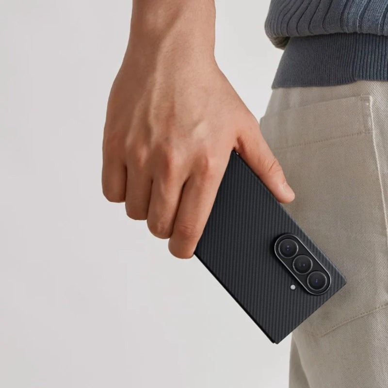 Galaxy Z Fold 7 Kılıf M-safe Şarj Özellikli 600D Aramid Karbon Fiber Pitaka Ultra-Slim Classic Serisi Black-Grey Twill Kılıf