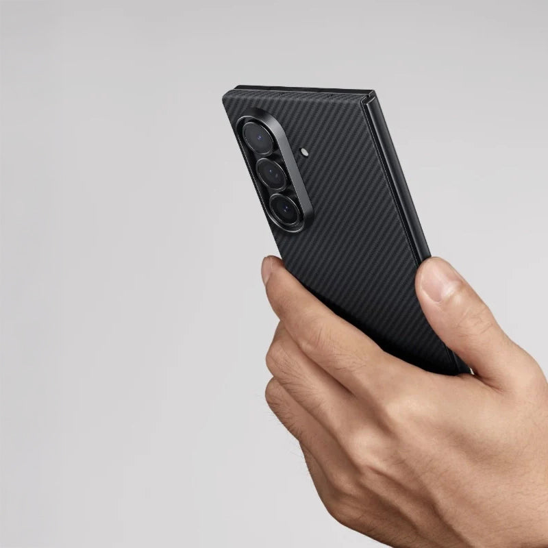 Galaxy Z Fold 7 Kılıf M-safe Şarj Özellikli 600D Aramid Karbon Fiber Pitaka Ultra-Slim Classic Serisi Black-Grey Twill Kılıf