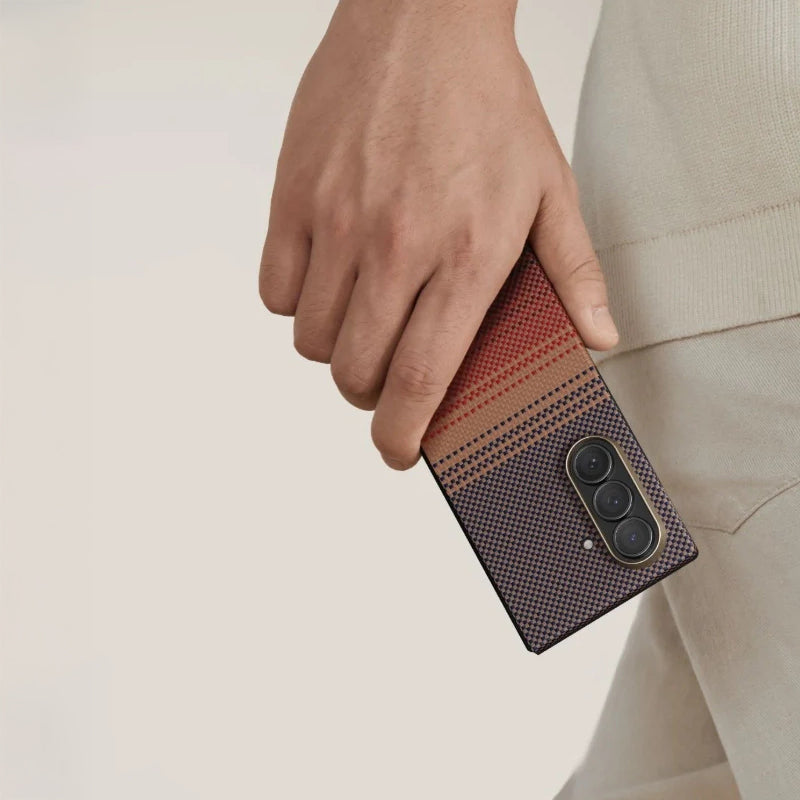 Galaxy Z Fold 7 Kılıf M-safe Şarj Özellikli Aramid Karbon Fiber Pitaka Tactile Woven Sunset-Moonrise Serisi Kılıf