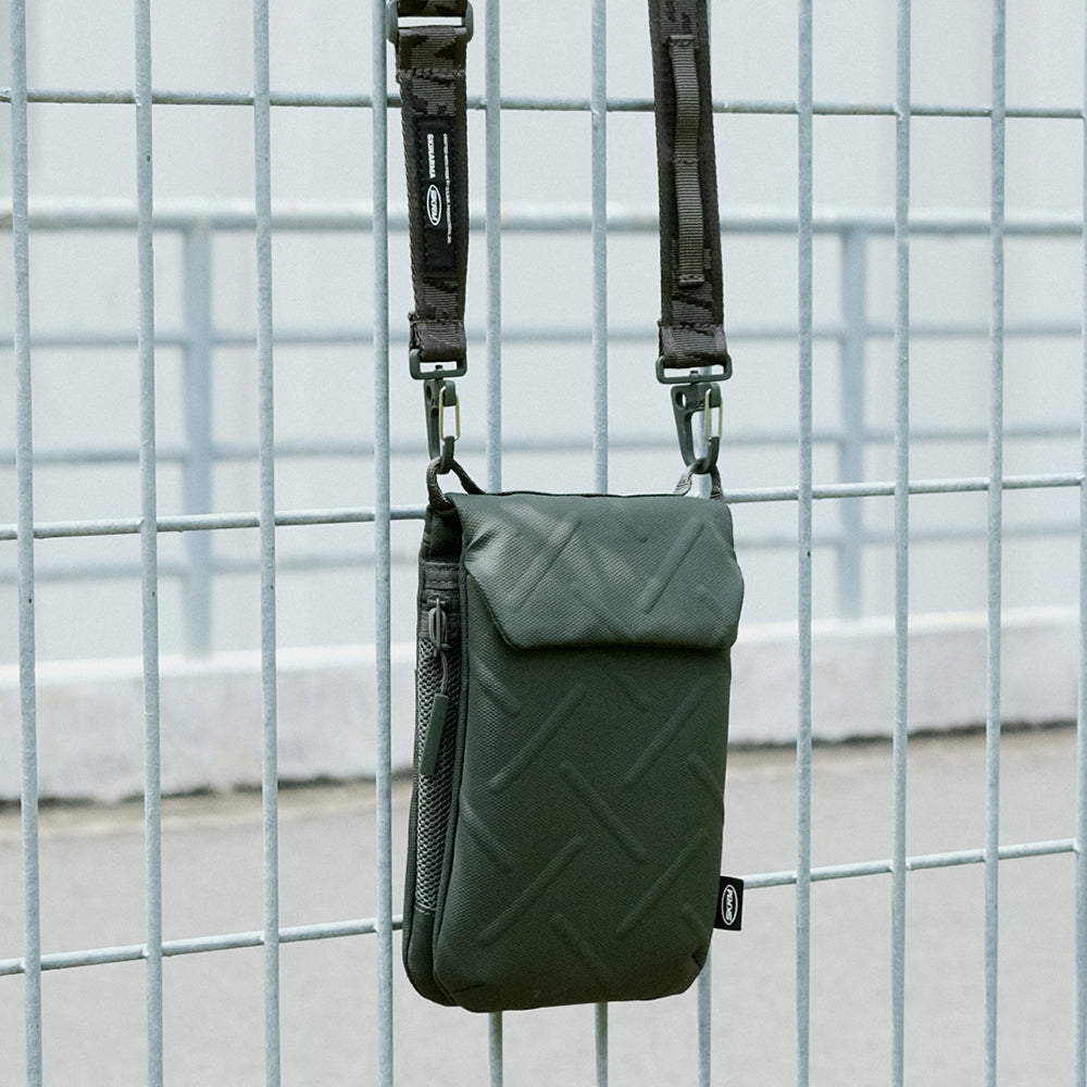 Skinarma Sling Pouch Juno Cross-Hatch Desenli Naylon Scout Boyun Askı Kayışlı Çapraz Vücut Çantası