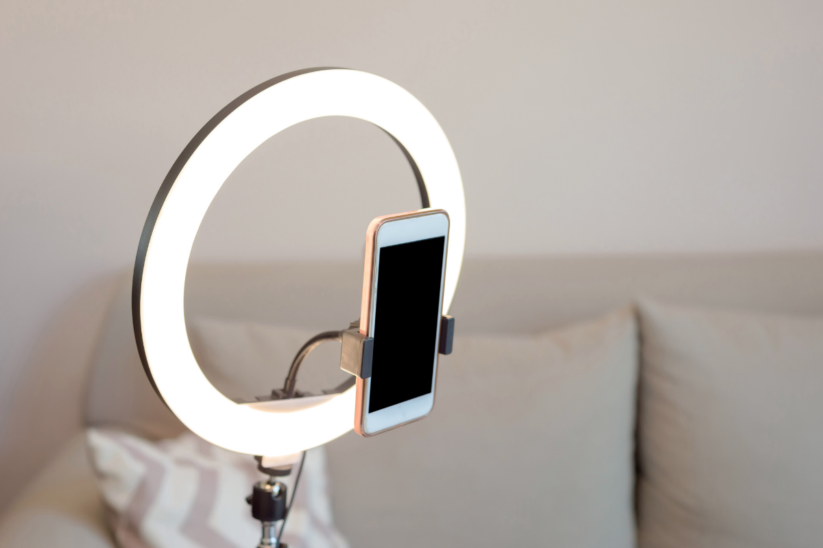 Ring Light Gözlükte Neden Yansıma Yapar? Doğru Açı, Mesafe ve Renk Sıcaklığı Ayarı