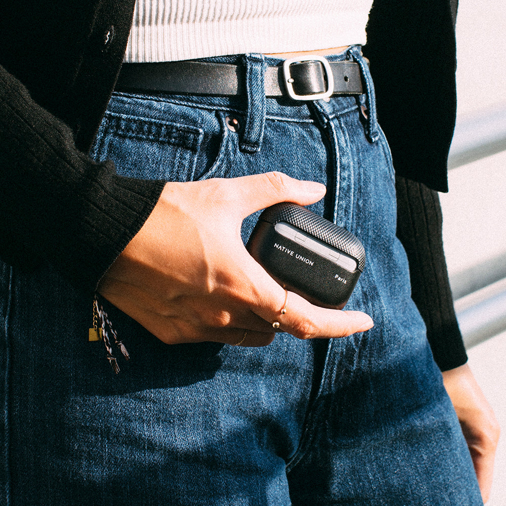 AirPods Pro 2 Kılıf Qi M-Safe Şarj Özellikli Native Union RE Classic Serisi Suni Deri Kılıf