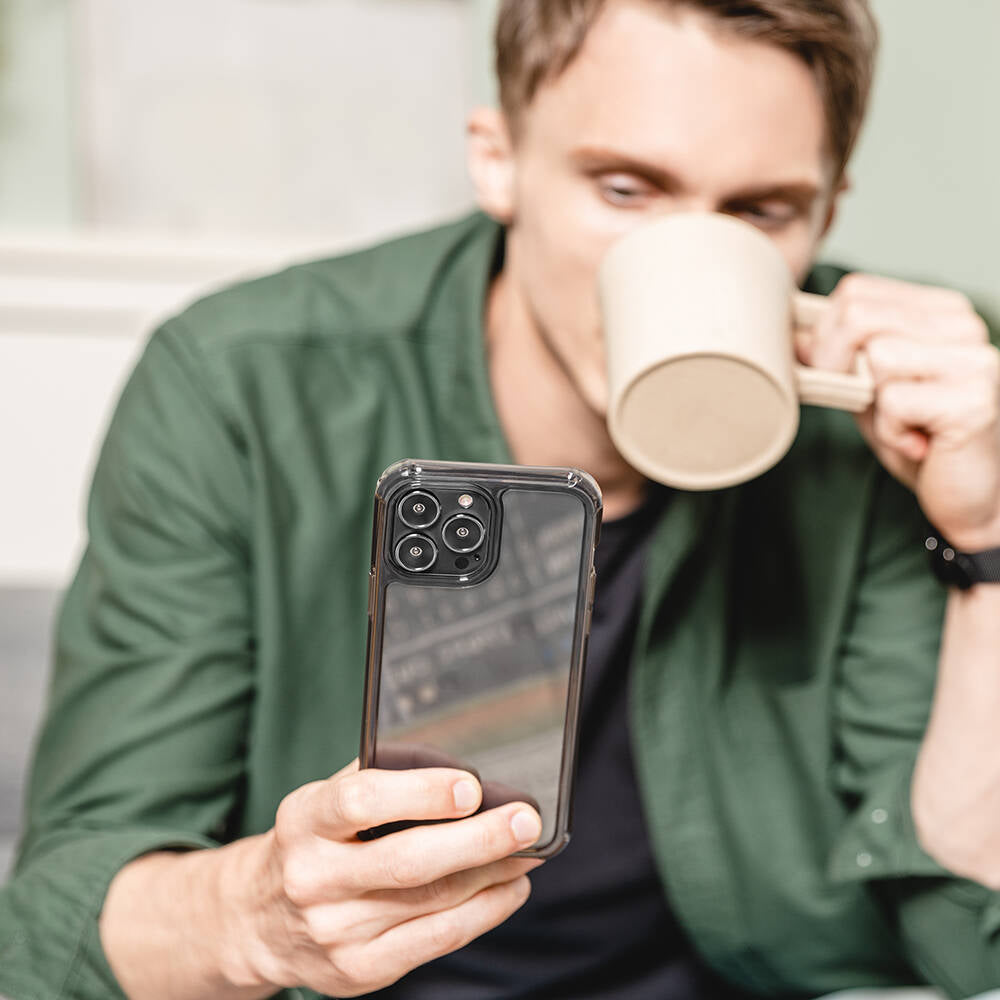 iPhone 13 Kılıf Anti-Mikrobiyal Şok Önleyicili Şeffaf Lisanslı Switcheasy Alos Kılıf