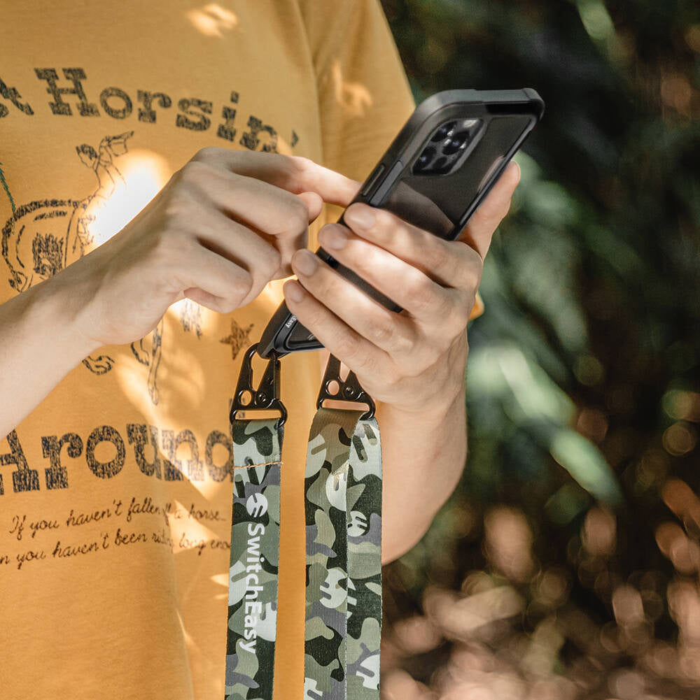 iPhone 13 Pro Kılıf Boyun Askılı Kompozit Tasarımlı Şok Önleyicili Lisanslı Switcheasy Odyssey Kılıf