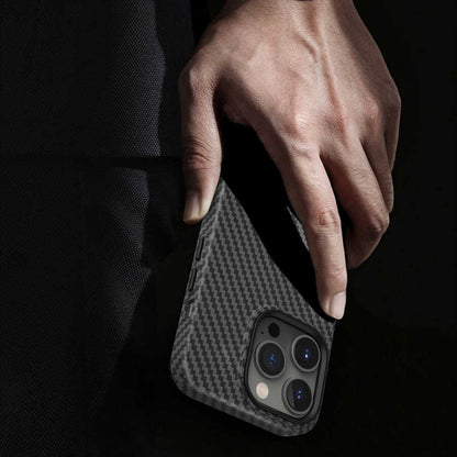 iPhone 14 Plus Kılıf Wiwu Karbon Fiber Görünümlü M-safe Wireless Şarj Özellikli Kabon Kılıf