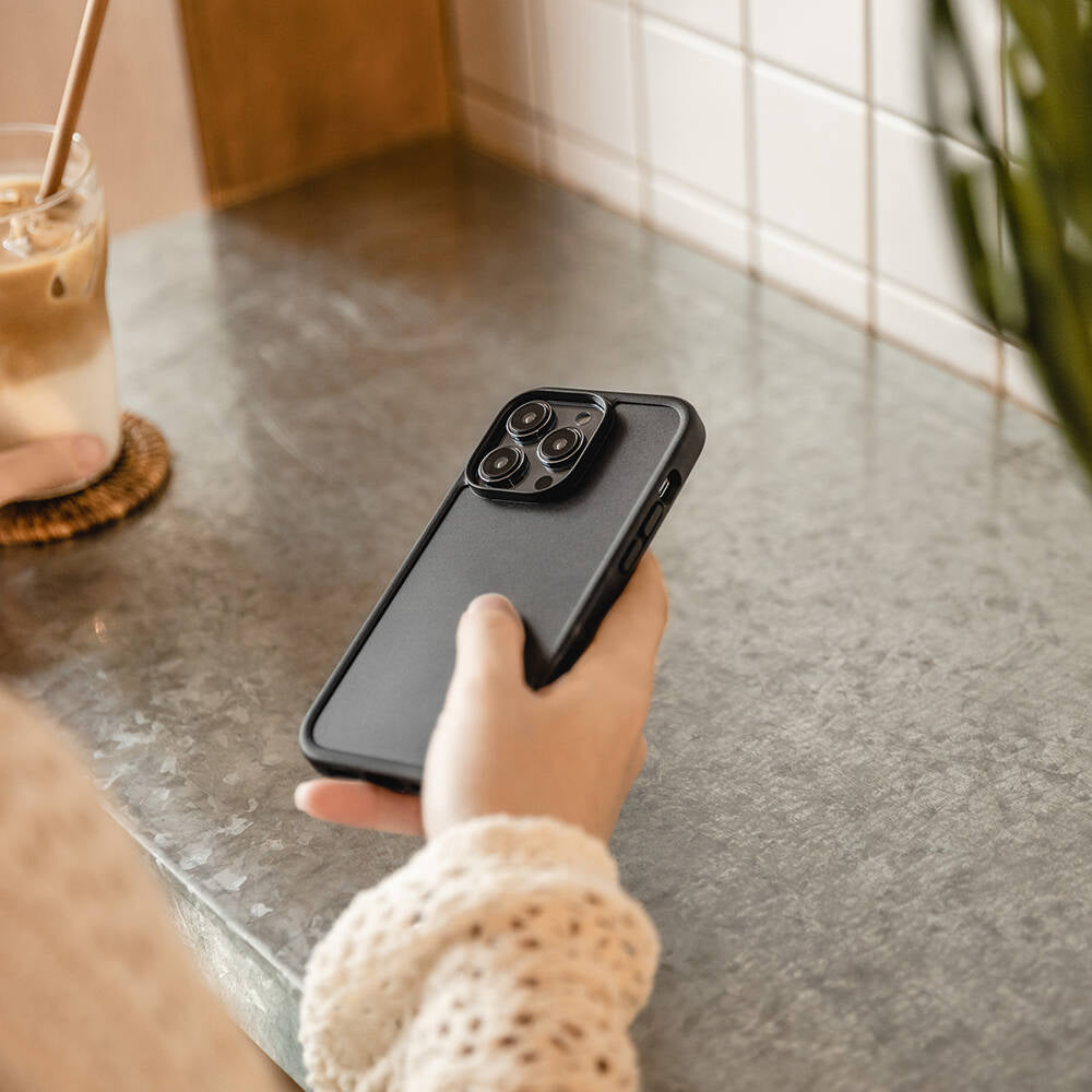 iPhone 14 Pro Kılıf Ultra İnce Şok Önleyicili Lisanslı Switcheasy Aero Plus Kılıf