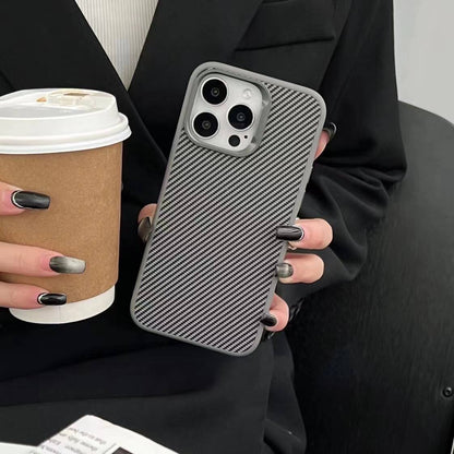 iPhone 14 Pro Max Kılıf M-safe Şarj Özellikli Karbon Fiber Görünümlü Zore Troy Kılıf