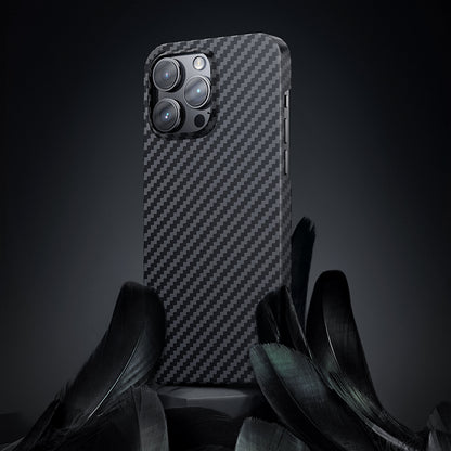 iPhone 14 Pro Max Kılıf M-safe Özellikli Karbon Fiber Benks Essential Kevlar Kılıf