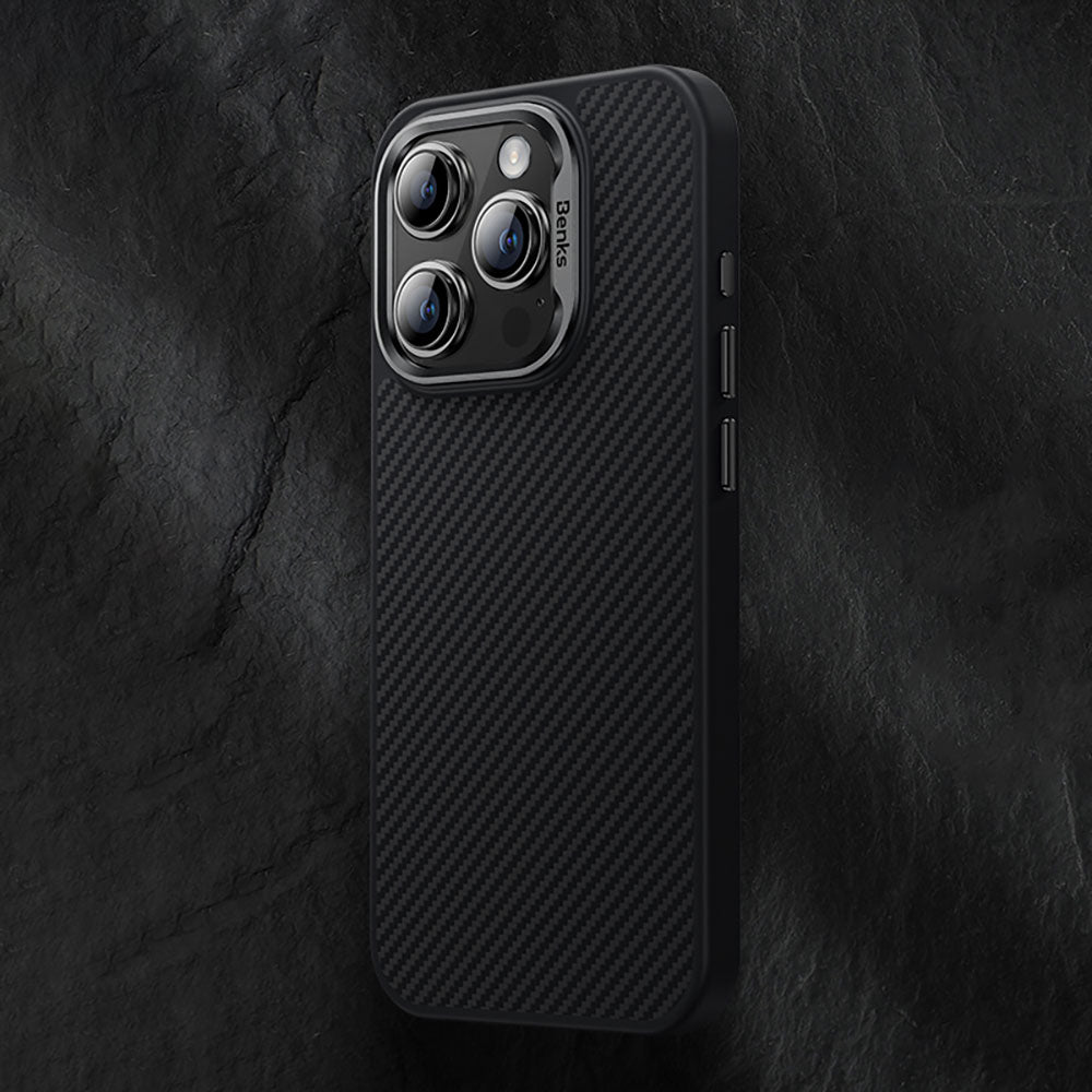 iPhone 15 Kılıf Karbon Fiber M-safe Şarj Özellikli Benks Hybrid ArmorPro 600D Kevlar Kılıf