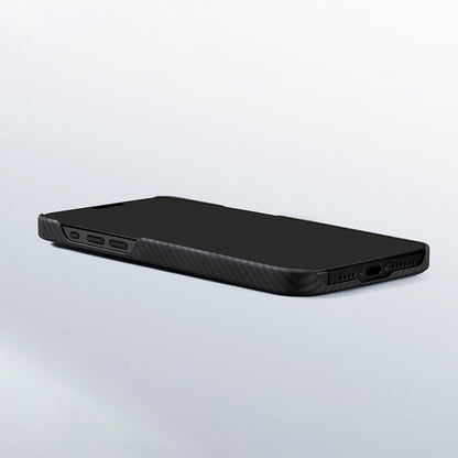 iPhone 15 Plus Kılıf M-safe Şarj Özellikli 600D Aramid Karbon Fiber Pitaka Ultra-Slim Classic Serisi Black-Grey Twill Kılıf