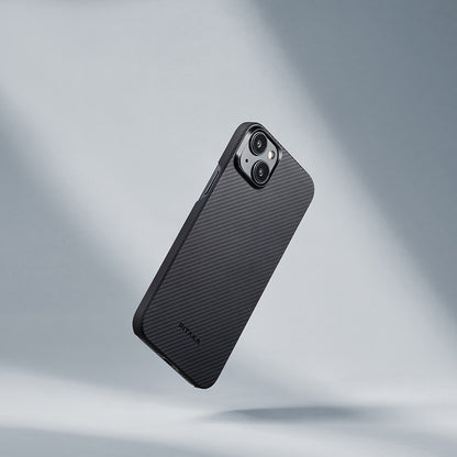 iPhone 15 Plus Kılıf M-safe Şarj Özellikli 600D Aramid Fiber Pitaka Ultra-Slim Classic Serisi Black-Grey Twill Kılıf