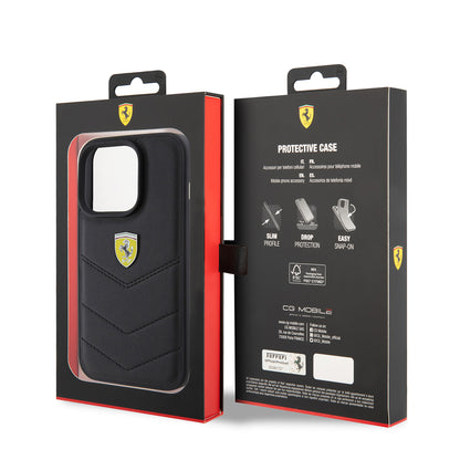 iPhone 15 Pro Kılıf Ferrari orijinal Lisanslı Deri Dikişli Arka Yüzey Metal Logo Tasarımlı Kılıf