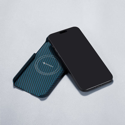 iPhone 15 Pro Kılıf M-safe Şarj Özellikli 1500D Aramid Fiber Pitaka Ultra-Slim Classic Serisi Black-Blue Twill Kılıf