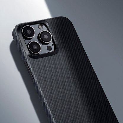 iPhone 15 Pro Kılıf M-safe Şarj Özellikli 600D Aramid Fiber Pitaka Ultra-Slim Classic Serisi Black-Grey Twill Kılıf