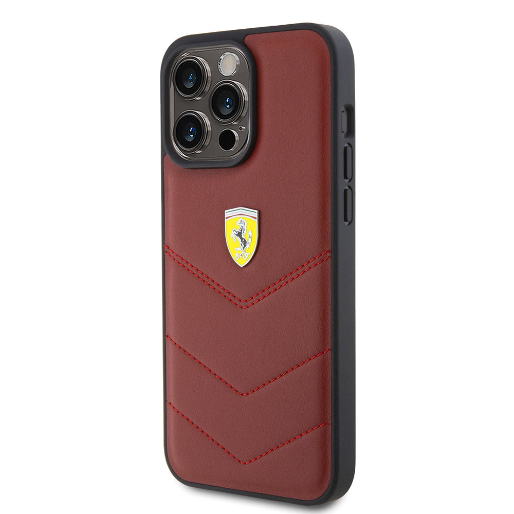 iPhone 15 Pro Max Kılıf Ferrari orijinal Lisanslı Deri Dikişli Arka Yüzey Metal Logo Tasarımlı Kılıf