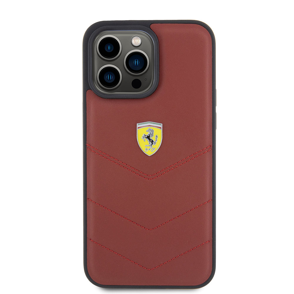 iPhone 15 Pro Max Kılıf Ferrari orijinal Lisanslı Deri Dikişli Arka Yüzey Metal Logo Tasarımlı Kılıf