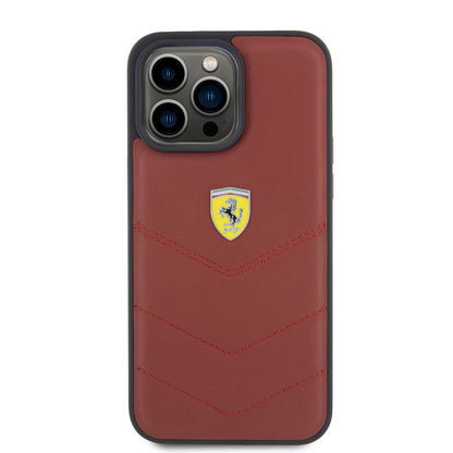 iPhone 15 Pro Max Kılıf Ferrari orijinal Lisanslı Deri Dikişli Arka Yüzey Metal Logo Tasarımlı Kılıf