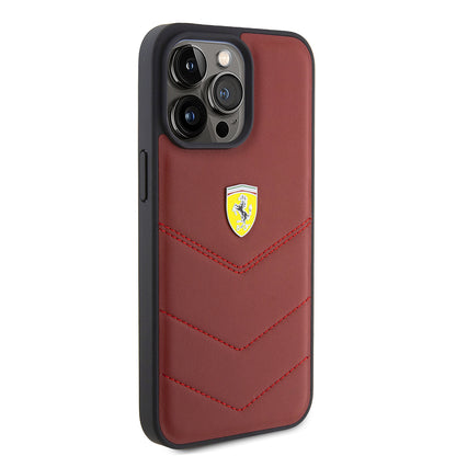 iPhone 15 Pro Max Kılıf Ferrari orijinal Lisanslı Deri Dikişli Arka Yüzey Metal Logo Tasarımlı Kılıf