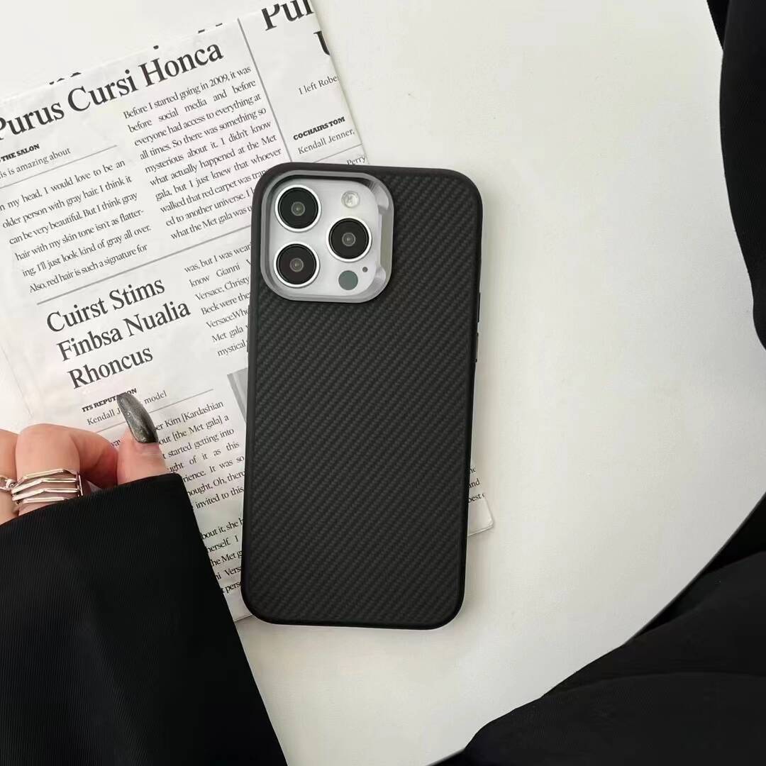 iPhone 15 Pro Max Kılıf M-safe Şarj Özellikli Karbon Fiber Görünümlü Zore Troy Kılıf