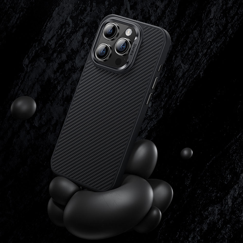 iPhone 15 Pro Max Kılıf Karbon Fiber M-safe Şarj Özellikli Benks Hybrid ArmorPro 600D Kevlar Kılıf