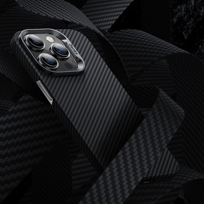 iPhone 15 Pro Max Kılıf M-safe Özellikli Karbon Fiber Benks Essential ArmorAir 600D Kevlar Kılıf