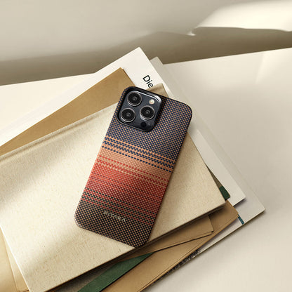 iPhone 15 Pro Max Kılıf M-safe Şarj Özellikli Aramid Fiber Pitaka Tactile Woven Sunset-Moonrise Serisi Sunset Kılıf