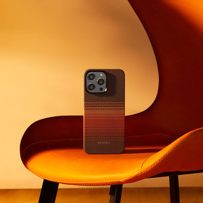 iPhone 15 Pro Max Kılıf M-safe Şarj Özellikli Aramid Fiber Pitaka Tactile Woven Sunset-Moonrise Serisi Sunset Kılıf