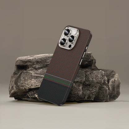 iPhone 15 Pro Max Kılıf M-safe Şarj Özellikli Karbon Fiber Tasarımlı Benks Prestige ArmorPro Kevlar Kılıf