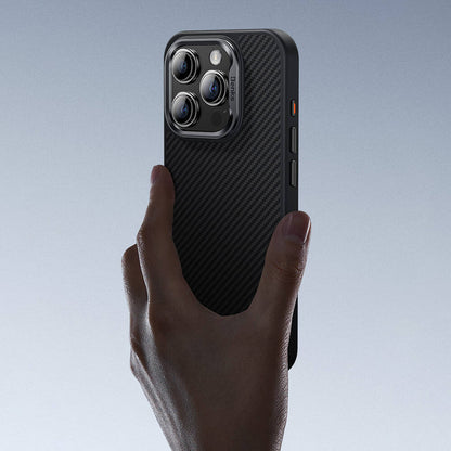 iPhone 16 Kılıf Karbon Fiber M-safe Şarj Özellikli Benks Hybrid ArmorPro 600D Kevlar Kılıf