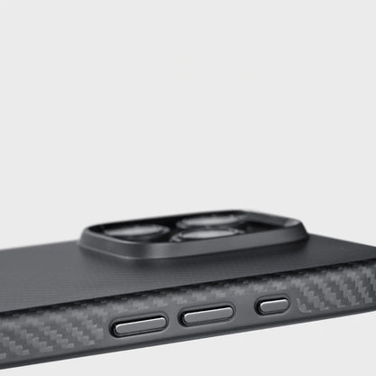 iPhone 16 Pro Kılıf M-safe Şarj Özellikli Aramid Fiber Pitaka Military-Grade Classic Serisi Black-Grey Twill Kılıf