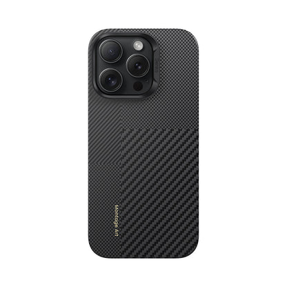 iPhone 16 Pro Max Kılıf Magsafe Şarj Özellikli Karbon Fiber Benks Yeni Seri Montage ArmorAir Kevlar Kılıf