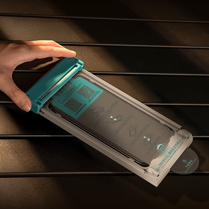 iPhone 17 Air Benks Glass Warrior 2.0 AR-EZFita Cam Ekran Koruyucu + Kolay Uygulama Aparatı