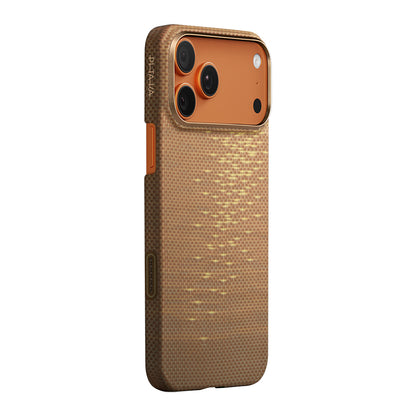 iPhone 17 Pro Kılıf M-safe Şarj Özellikli Aramid Fiber Pitaka Glints of Gold Ultra Slim Serisi Kılıf