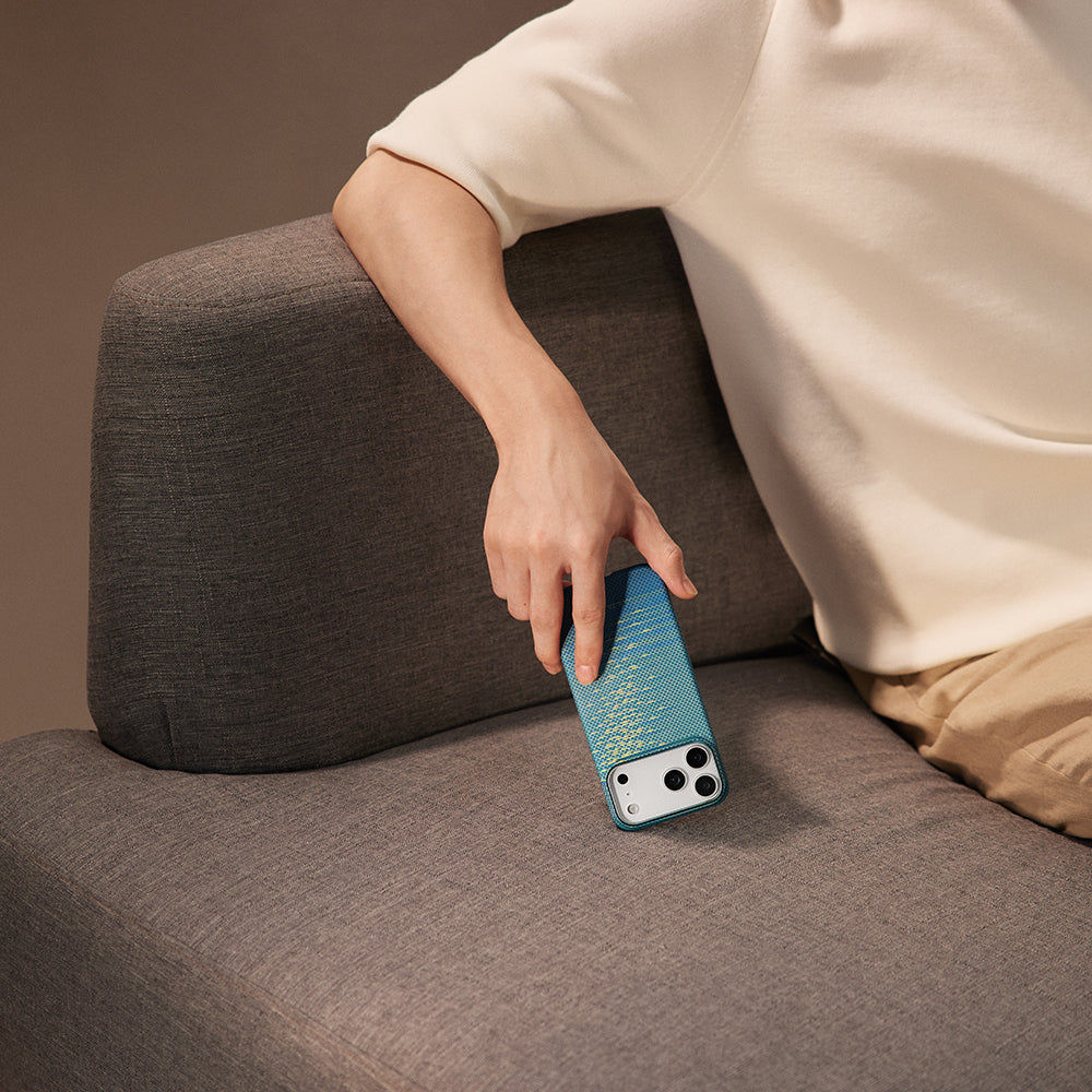 iPhone 17 Pro Kılıf M-safe Şarj Özellikli Aramid Fiber Pitaka Glints of Gold Ultra Slim Serisi Kılıf