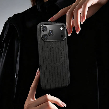 iPhone 17 Pro Kılıf M-Safe Şarj Özellikli Çizgi Desenli Kumaş Dokulu Zore Paris Lorin Kılıf