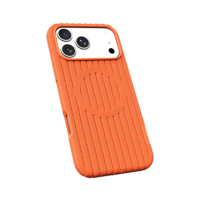 iPhone 17 Pro Kılıf M-Safe Şarj Özellikli Çizgi Desenli Kumaş Dokulu Zore Paris Lorin Kılıf