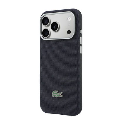 iPhone 17 Pro Max Kılıf Lacoste Orijinal Lisanslı M-Safe Şarj Özellikli PVC Yarı Pike Desenli Arka Yüzey İkonik Timsah Dokuma Logolu Kılıf