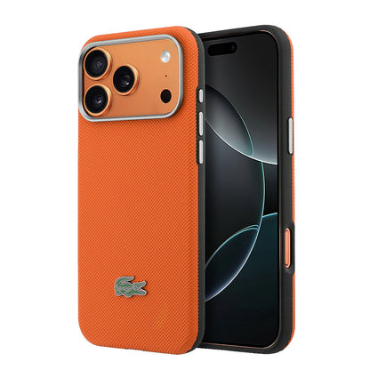 iPhone 17 Pro Max Kılıf Lacoste Orijinal Lisanslı M-Safe Şarj Özellikli PVC Yarı Pike Desenli Arka Yüzey İkonik Timsah Dokuma Logolu Kılıf