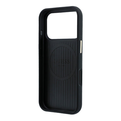 iPhone 18 Pro Kılıf Guess Orijinal Lisanslı M-safe Şarj Özellikli PU Metal Üçgen Logolu Karbon Fiber Kevlar Kılıf