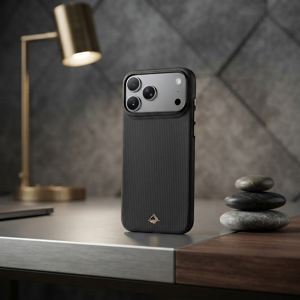 iPhone 18 Pro Kılıf M-safe Şarj Özellikli Raptic Aramid Skin Reynis Serisi Karbon Kılıf