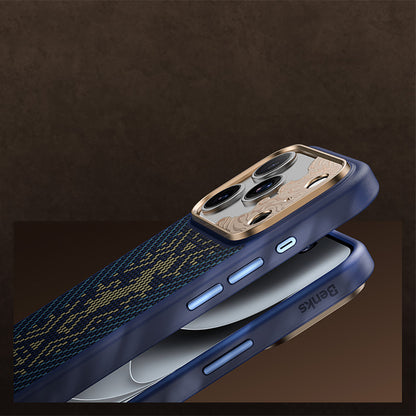 iPhone 18 Pro Kılıf M-safe Şarj Özellikli Yükseltilmiş Kamera Çerçeveli Karbon Fiber Tasarımlı Benks Knight ArmorPro Kevlar Kılıf