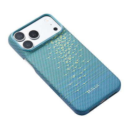 iPhone 18 Pro Max Kılıf M-safe Şarj Özellikli Aramid Karbon Fiber Pitaka Glints of Gold Ultra Slim Serisi Kılıf