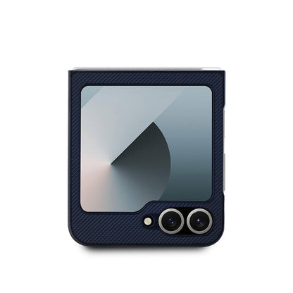 Galaxy Z Flip 6 Kılıf Lacoste Orijinal Lisanslı M-safe Şarj Özellikli Pike Desenli Arka Yüzey İkonik Timsah Dokuma Logolu Kılıf