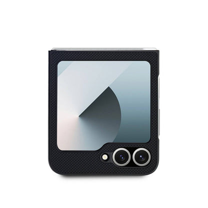 Galaxy Z Flip 6 Kılıf Lacoste Orijinal Lisanslı M-safe Şarj Özellikli Pike Desenli Arka Yüzey İkonik Timsah Dokuma Logolu Kılıf