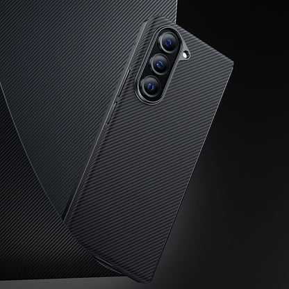 Galaxy Z Fold 5 Kılıf M-safe Özellikli Karbon Fiber Benks Essential 600D Kevlar Kılıf